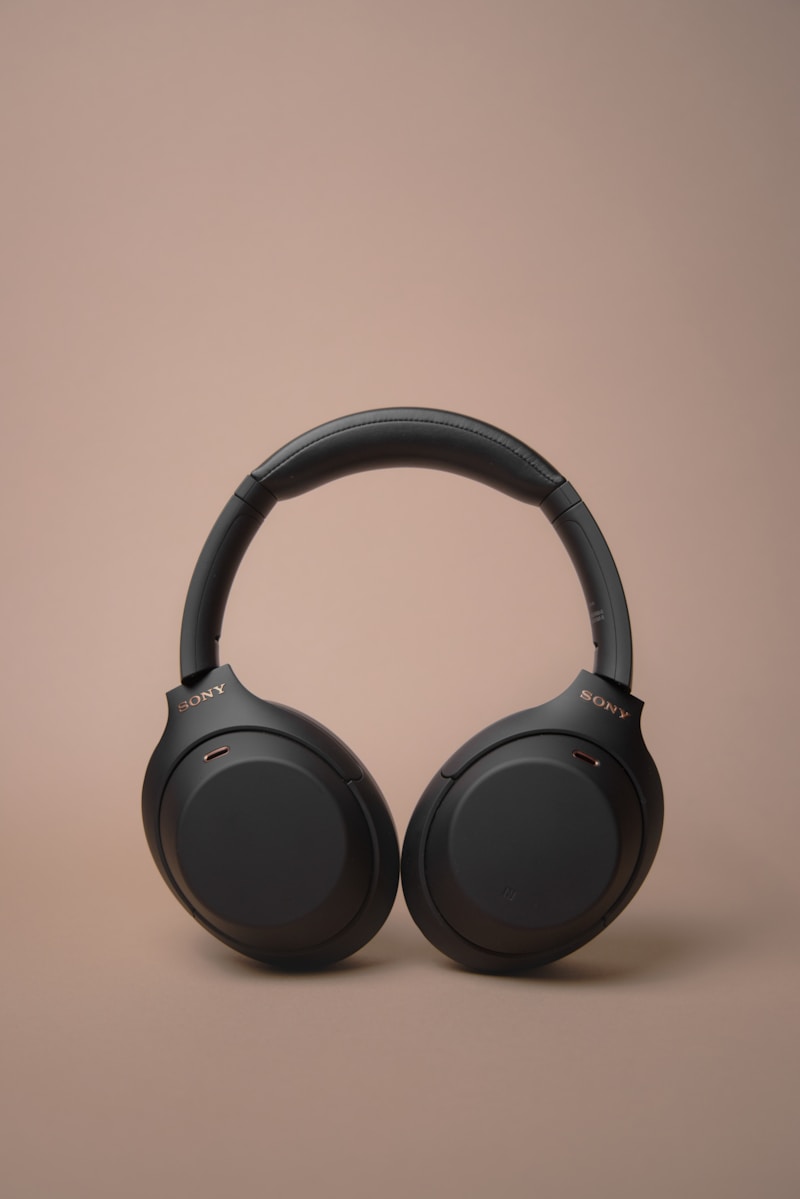 uses-headphones.webp